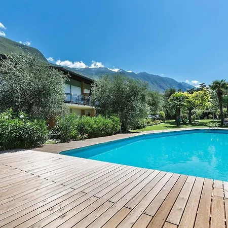 Tolle In Mit Garten, Grill Und Gemeinschaftlichem Pool