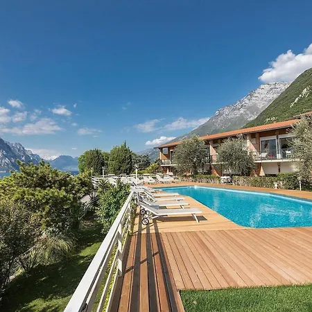 Tolle In Mit Garten, Grill Und Gemeinschaftlichem Pool Appartamento Malcesine