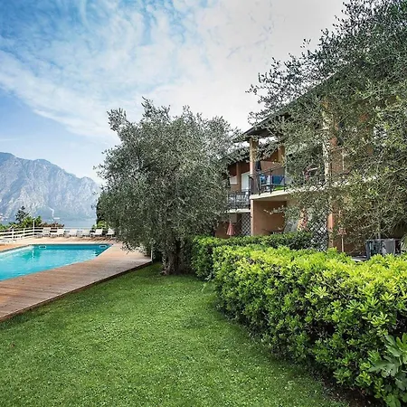 Tolle In Mit Garten, Grill Und Gemeinschaftlichem Pool Appartamento Malcesine