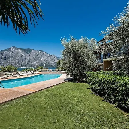 Tolle In Mit Garten, Grill Und Gemeinschaftlichem Pool *