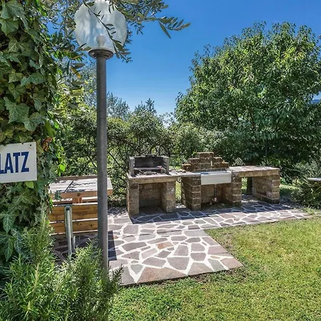 Tolle In Mit Garten, Grill Und Gemeinschaftlichem Pool
